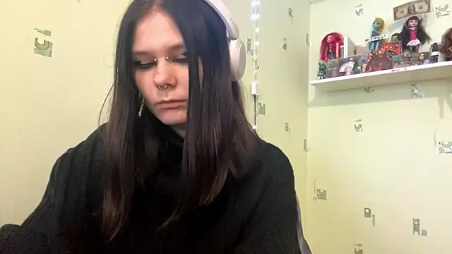 Snapshot of TraceeSchutt chatting on December 1, 2025, 10:20 am TraceeSchutt online show from December 1, 2025, 10:20 am