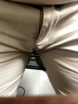 boyyyy2k1 online show from December 22, 2025, 3:47 am