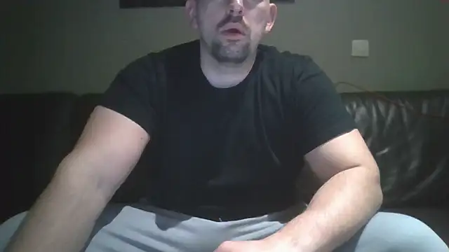 DeeLouLou online show from November 30, 2025, 5:44 am