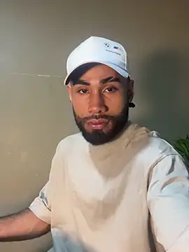 Snapshot of Luca_Fuego chatting on December 3, 2025, 3:36 am Luca Fuego online show from December 3, 2025, 3:36 am