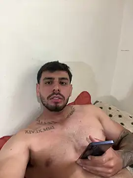 Snapshot of oliverr_queen chatting on November 25, 2025, 3:34 pm oliverr queen online show from November 25, 2025, 3:34 pm