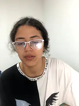 Lucris0304 online show from November 24, 2025, 7:02 pm