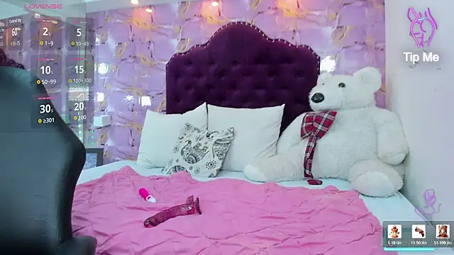 thalia nichols online show from April 4, 2026, 7:55 pm