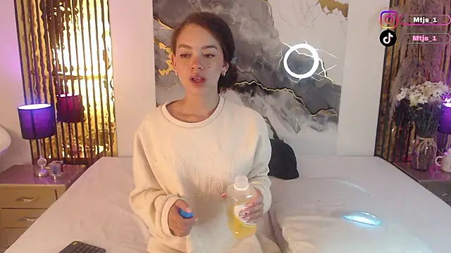 MiticaBrennet  online show from February 28, 2026, 6:25 am