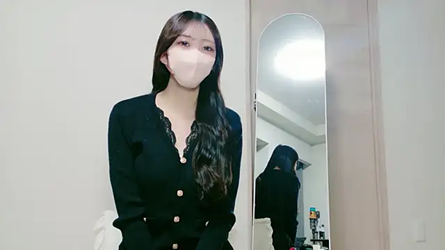 alicechan v online show from April 21, 2026, 11:27 am