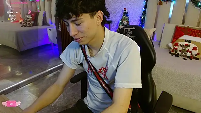 kaelwolf tay online show from November 26, 2025, 7:26 pm