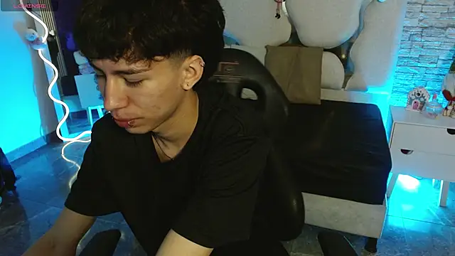 kaelwolf tay online show from December 14, 2025, 7:40 pm