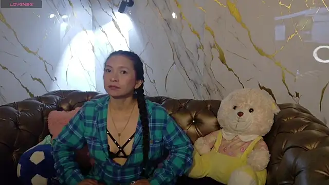 Cloe16  online show from December 14, 2025, 2:39 am