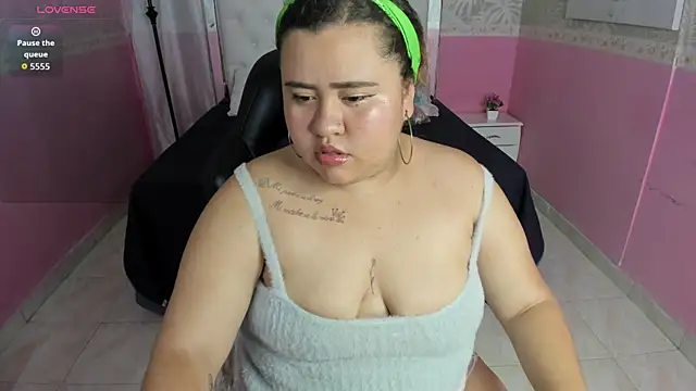 Danna Keys online show from December 17, 2025, 6:47 pm