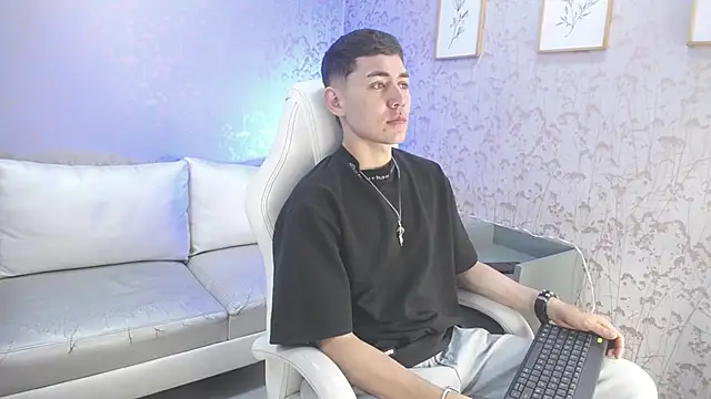 LoganFoster  online show from January 5, 2026, 8:12 pm