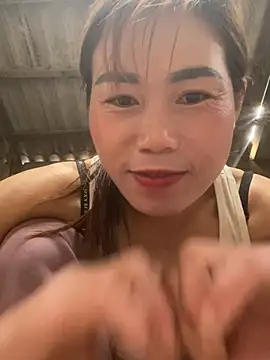 Snapshot of meganmeo chatting on May 5, 2026, 1:35 am meganmeo online show from May 5, 2026, 1:35 am