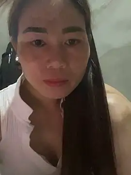 Snapshot of meganmeo chatting on May 14, 2026, 12:17 am meganmeo online show from May 14, 2026, 12:17 am