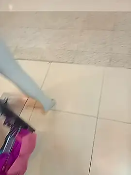 EweXZZ online show from December 1, 2025, 8:58 pm