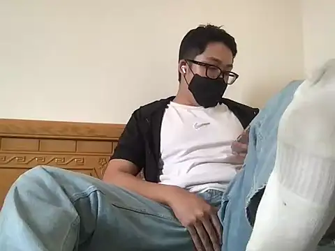 Snapshot of BryanSh_2x chatting on November 23, 2025, 6:46 am BryanSh 2x online show from November 23, 2025, 6:46 am