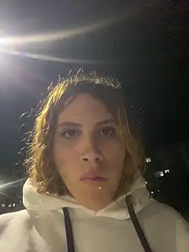 Snapshot of Labby18 chatting on November 24, 2025, 12:32 am Labby18 online show from November 24, 2025, 12:32 am