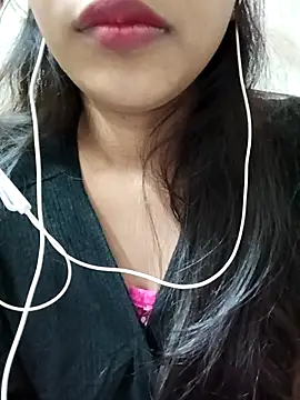 simmi02 online show from December 1, 2025, 7:41 pm