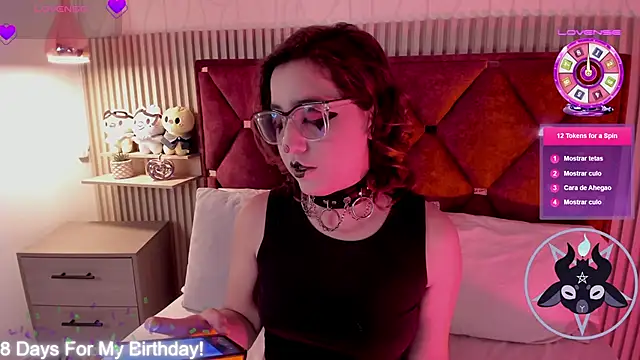 Kiri Velvet online show from May 5, 2026, 7:55 pm