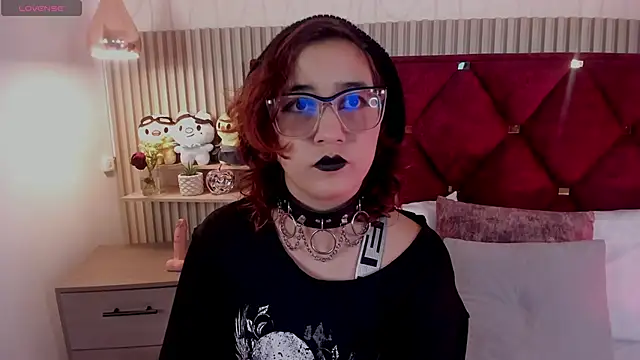 Kiri Velvet online show from May 14, 2026, 8:48 pm