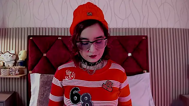 Kiri Velvet online show from May 18, 2026, 7:41 pm