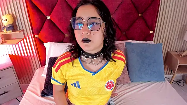 Kiri Velvet online show from June 24, 2026, 2:32 am