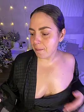 Amalia Lia  online show from December 1, 2025, 6:24 pm