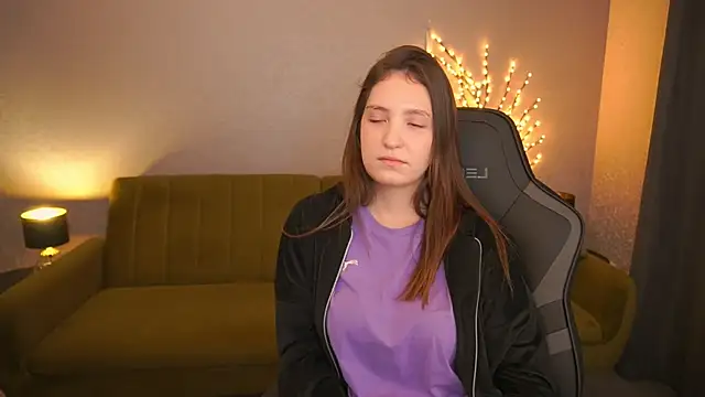 MarryLins online show from November 24, 2025, 2:17 pm