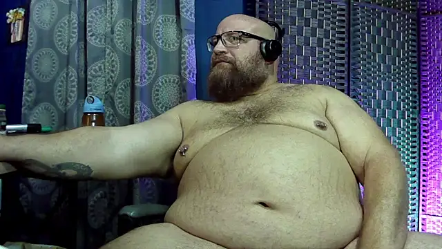 Snapshot of BigBearforCuddles chatting on June 10, 2026, 1:50 am BigBearforCuddles online show from June 10, 2026, 1:50 am