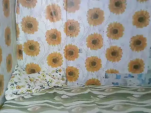 Smilinglovely online show from April 4, 2026, 7:06 am