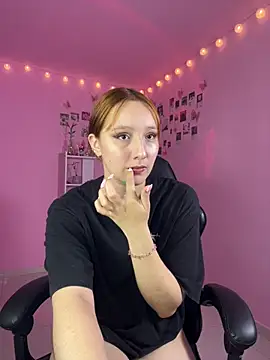 Davne  online show from May 12, 2026, 9:45 pm