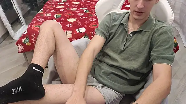 MoonlinSkinn online show from December 19, 2025, 8:10 am