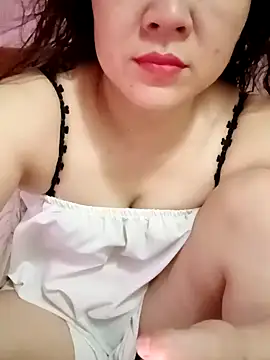 Lily-ross22 online show from May 23, 2026, 12:09 pm