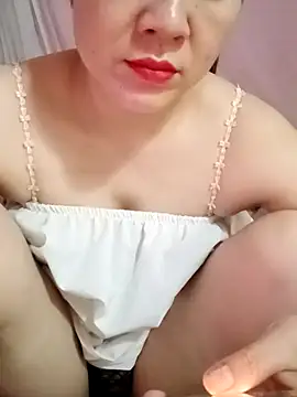 Lily-ross22 online show from May 24, 2026, 4:12 pm