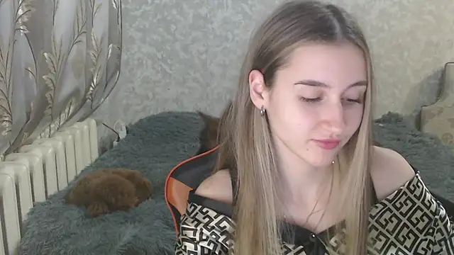 Snapshot of Ave_Costly chatting on December 4, 2025, 12:25 pm Ave Costly online show from December 4, 2025, 12:25 pm