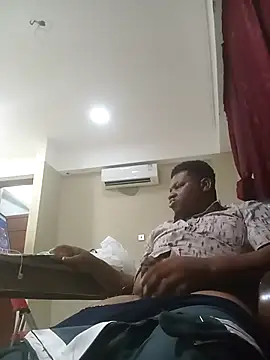 Snapshot of LovelyHughes chatting on February 12, 2026, 11:00 pm LovelyHughes online show from February 12, 2026, 11:00 pm