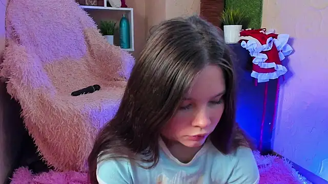 amelialy online show from November 28, 2025, 7:44 am