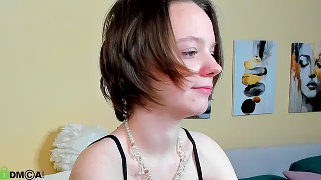 Olivia Riesz online show from May 10, 2026, 12:49 am