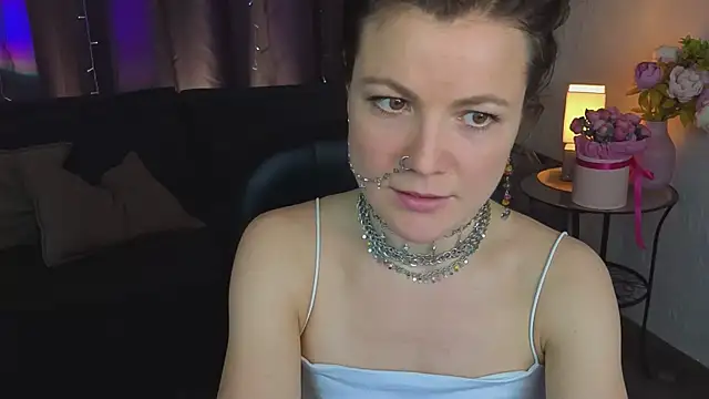 Marla Bri online show from November 28, 2025, 1:36 pm