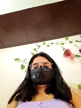 Sexolinaa online show from May 25, 2026, 5:57 am