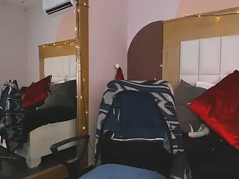 MilaFoxxy online show from December 2, 2025, 11:37 am