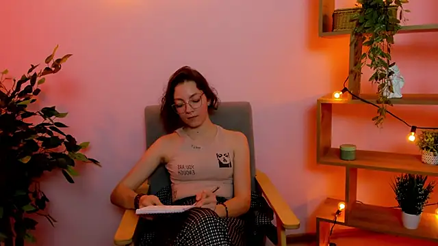 Snapshot of DaynaYarde chatting on November 25, 2025, 10:48 am DaynaYarde online show from November 25, 2025, 10:48 am