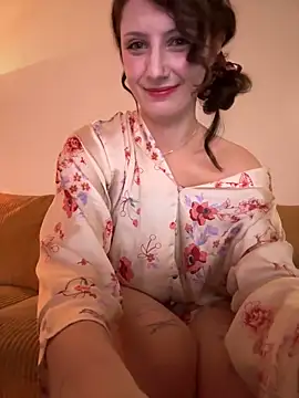 lilliabloom online show from February 11, 2026, 5:45 am