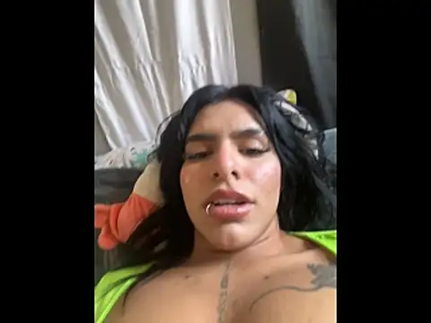 SaraAndrade  online show from December 13, 2025, 7:53 pm