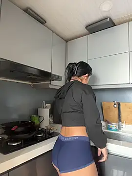 Snapshot of SaraAndrade_ chatting on February 14, 2026, 3:53 pm SaraAndrade online show from February 14, 2026, 3:53 pm