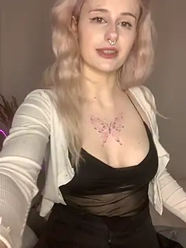 MilaElin online show from December 1, 2025, 9:20 pm