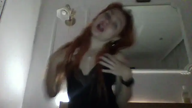 redfoxLaya online show from November 25, 2025, 9:37 pm