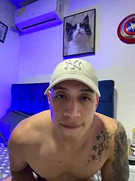 OliverWest04 online show from November 25, 2025, 9:31 am