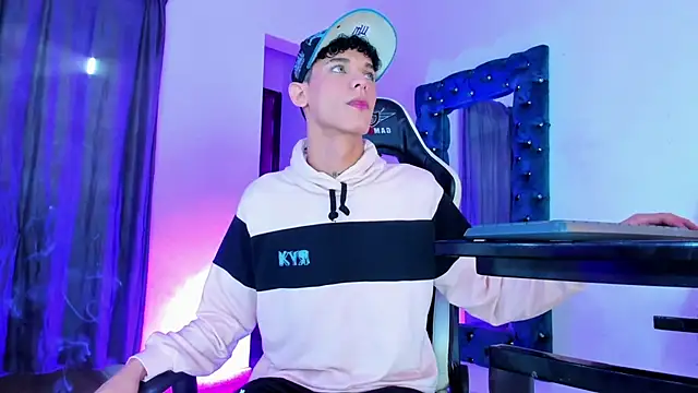 Snapshot of The_Prince_Luis chatting on November 25, 2025, 2:00 am The Prince Luis online show from November 25, 2025, 2:00 am