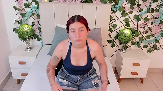 CharlotteBlossom online show from December 17, 2025, 8:37 pm