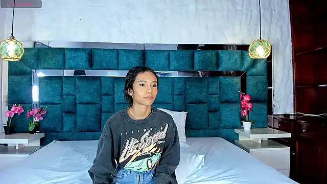  bonnyandclyde online show from February 26, 2026, 1:32 pm