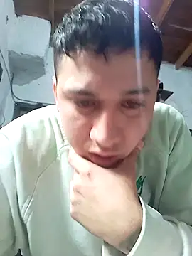 Snapshot of Alvarezz0202 chatting on June 1, 2026, 3:58 pm Alvarezz0202 online show from June 1, 2026, 3:58 pm